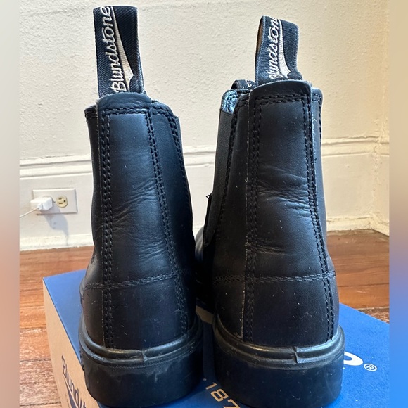 Blundstone Dress Chelsea Boot - Picture 4 of 11